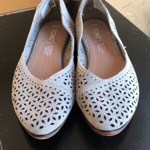 Tom’s gray suede cutout flats size 5.5